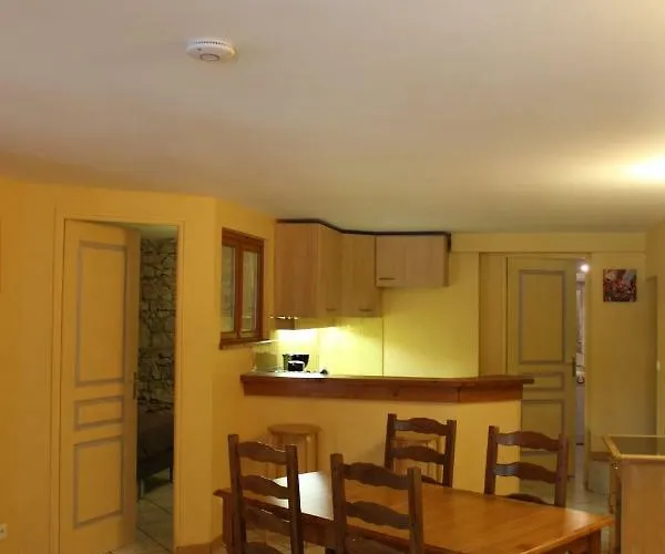 بيت للعطل De Roux