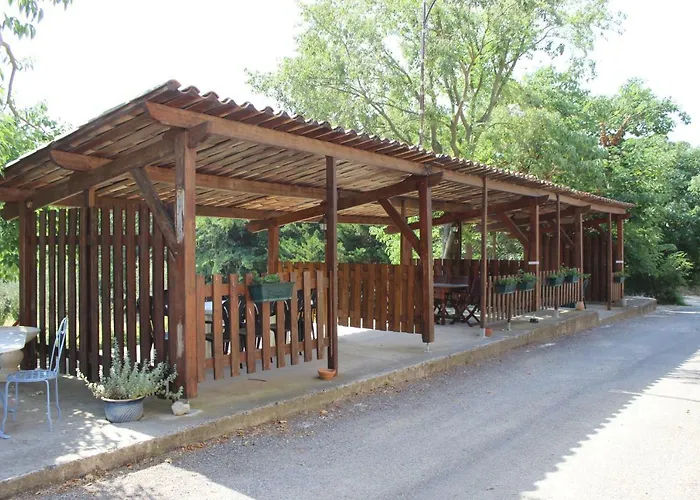 بيت للعطل De Roux *